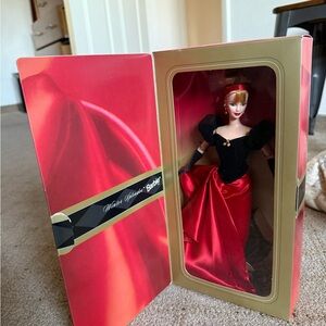 VINTAGE 1998 Avon Winter Splendor Barbie